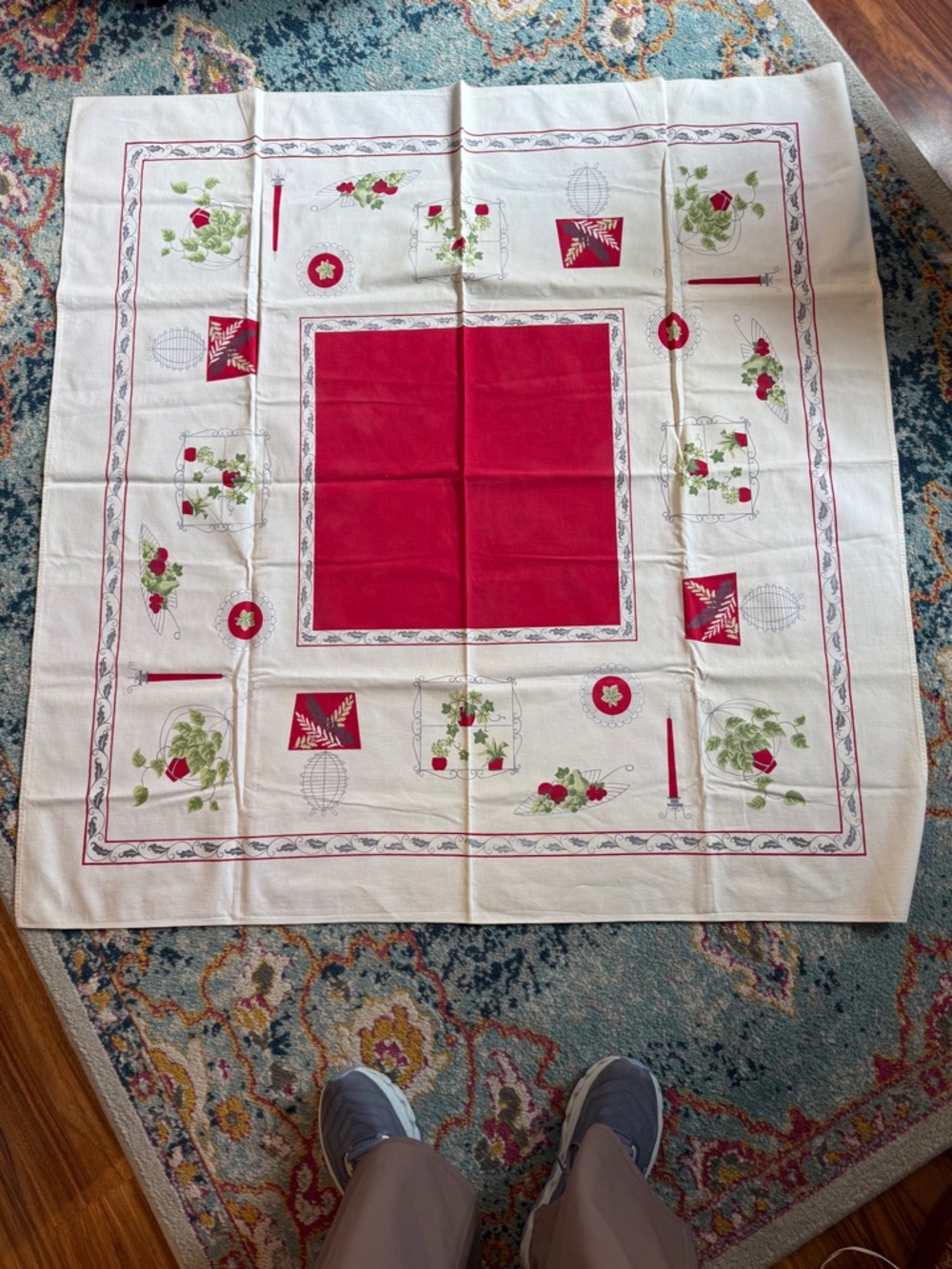 VINTAGE TABLECLOTH - Picture 3 of 4